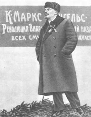 В. И. Ленин на открытии памятника К. Марксу и Ф. Энгельсу.